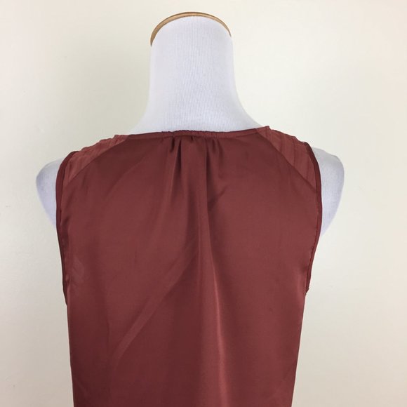 BEBE Hen/Brown Satin/Sateen Chiffon Pleats Ruffle V Neck Sleeveless Top - Picture 9 of 10